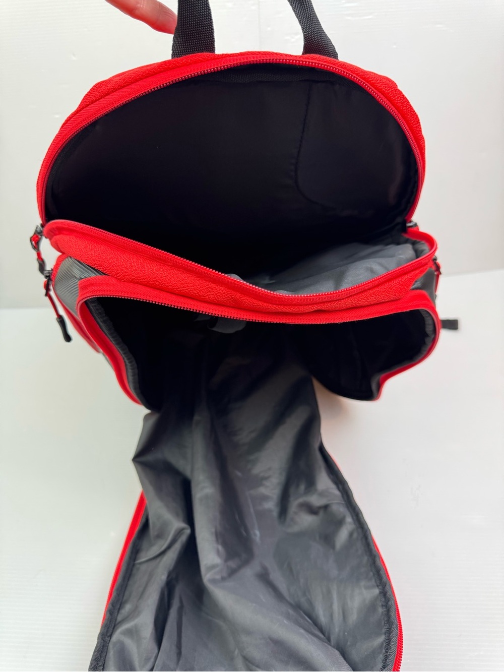 Wilson Roger Federer DNA Pro Tennis Backpack Red/Black Racquet Bag Sport Unisex - Picture 15 of 16